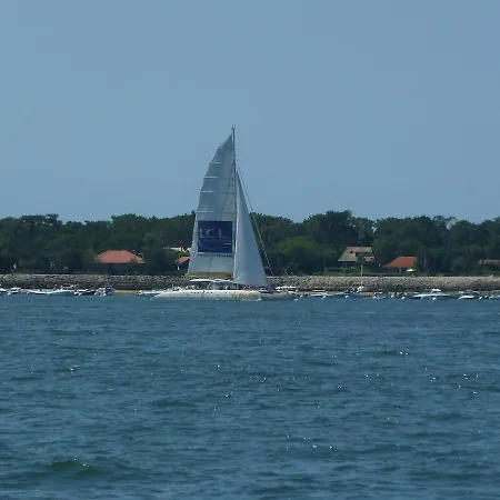 With View Of Bay Apartamento *